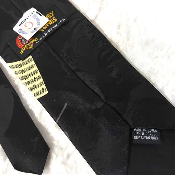 Looney Tunes Bugs Bunny Black Tie Musical Violin - Picture 4 of 5